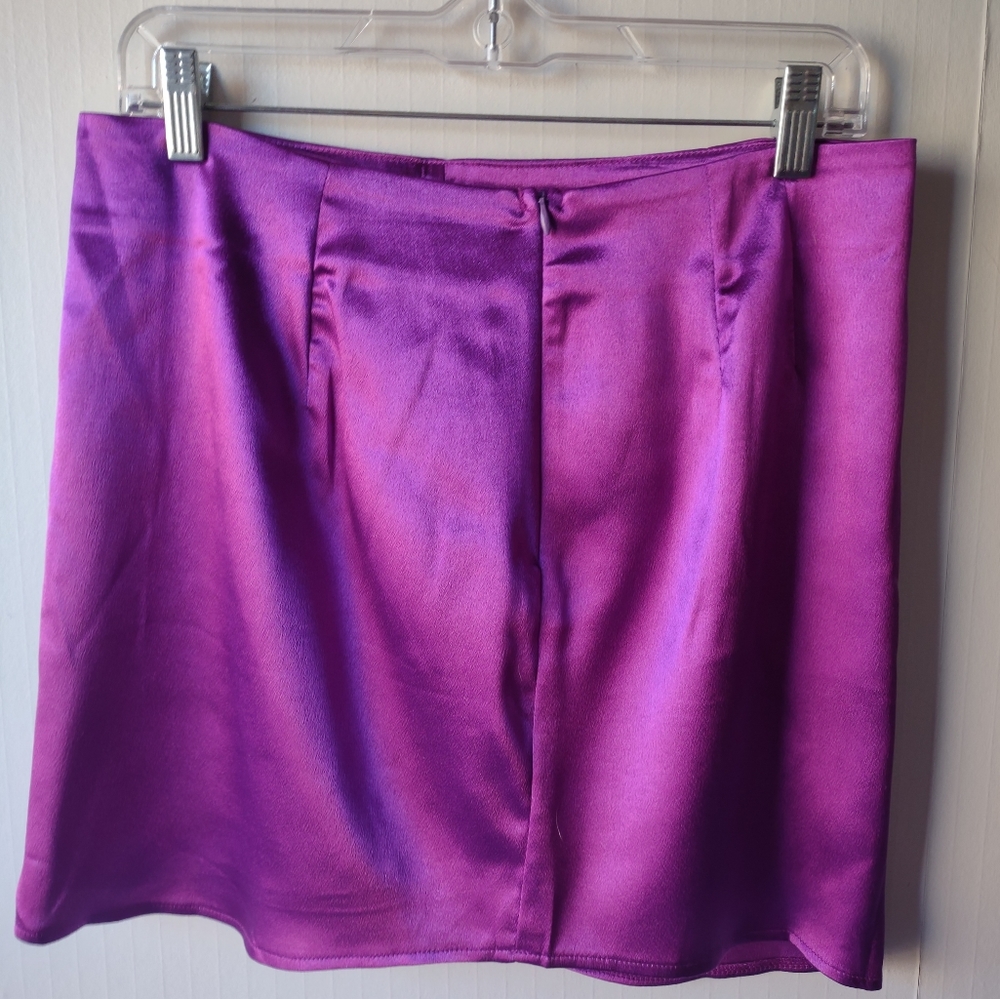 Woman's SXY Collection shiny purple beautiful well made SKIRT zip up front